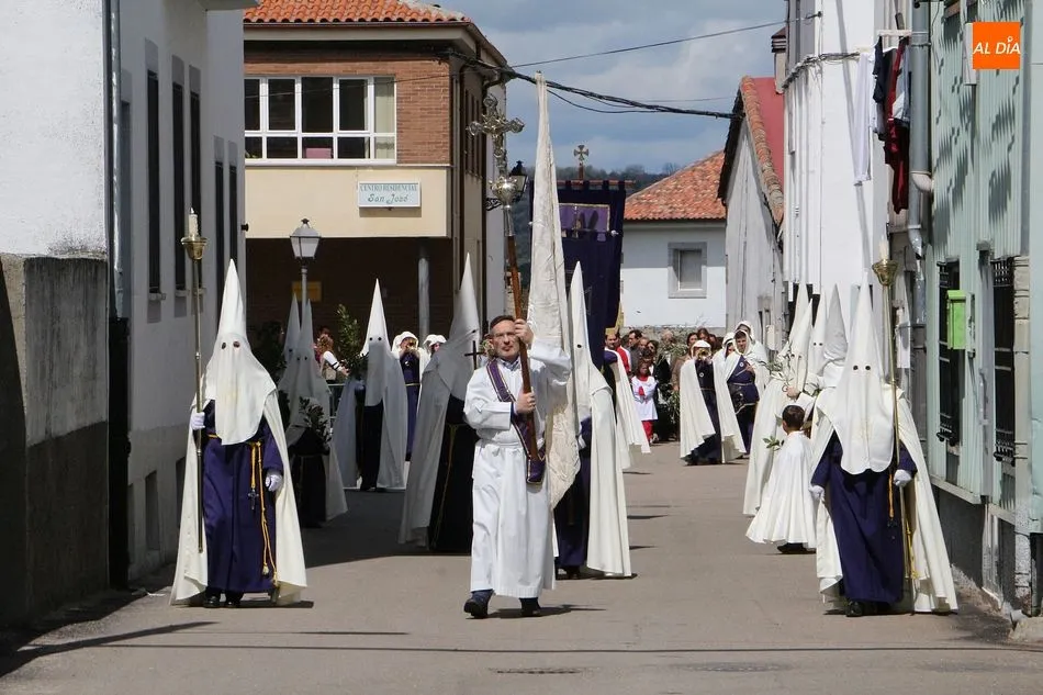 Foto 2 - Ledrada inicia la Semana Santa procesionando el Domingo de Ramos