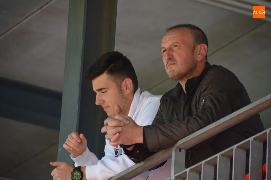 Foto 10 - El Salamanca FF no solventa sus problemas y cae ante el Alh&oacute;ndiga (0-4)