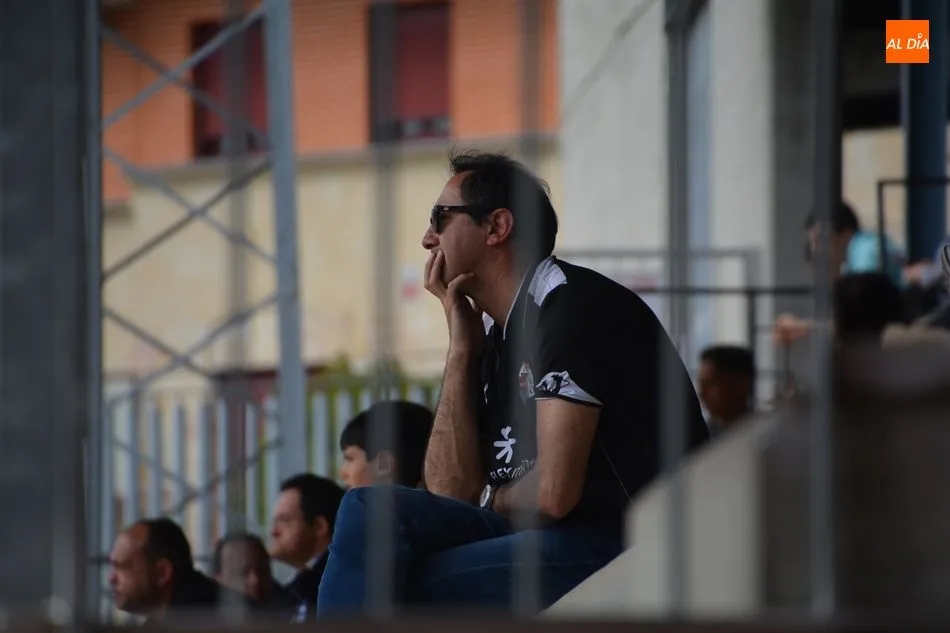 Foto 8 - El Salamanca FF no solventa sus problemas y cae ante el Alh&oacute;ndiga (0-4)