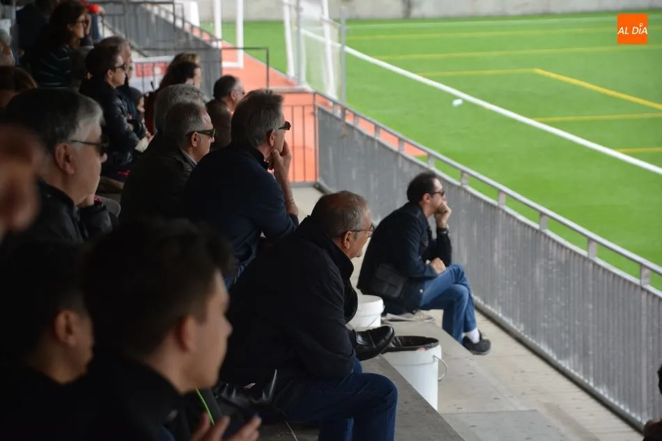 Foto 5 - El Salamanca FF no solventa sus problemas y cae ante el Alh&oacute;ndiga (0-4)