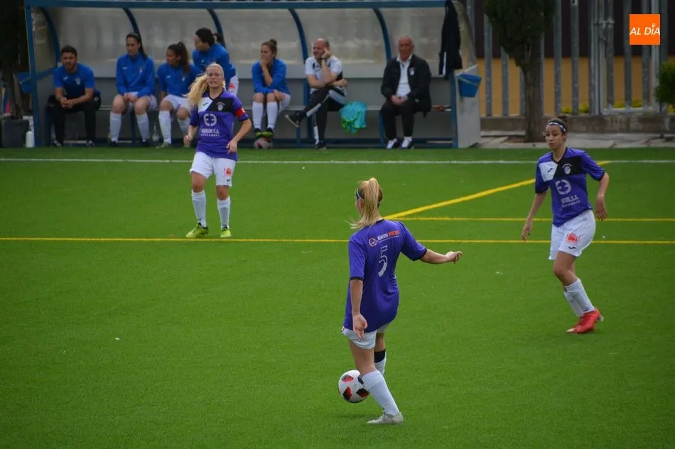 Foto 4 - El Salamanca FF no solventa sus problemas y cae ante el Alh&oacute;ndiga (0-4)