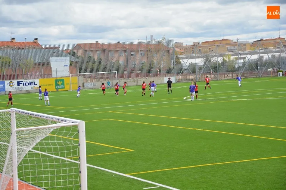 Foto 3 - El Salamanca FF no solventa sus problemas y cae ante el Alh&oacute;ndiga (0-4)