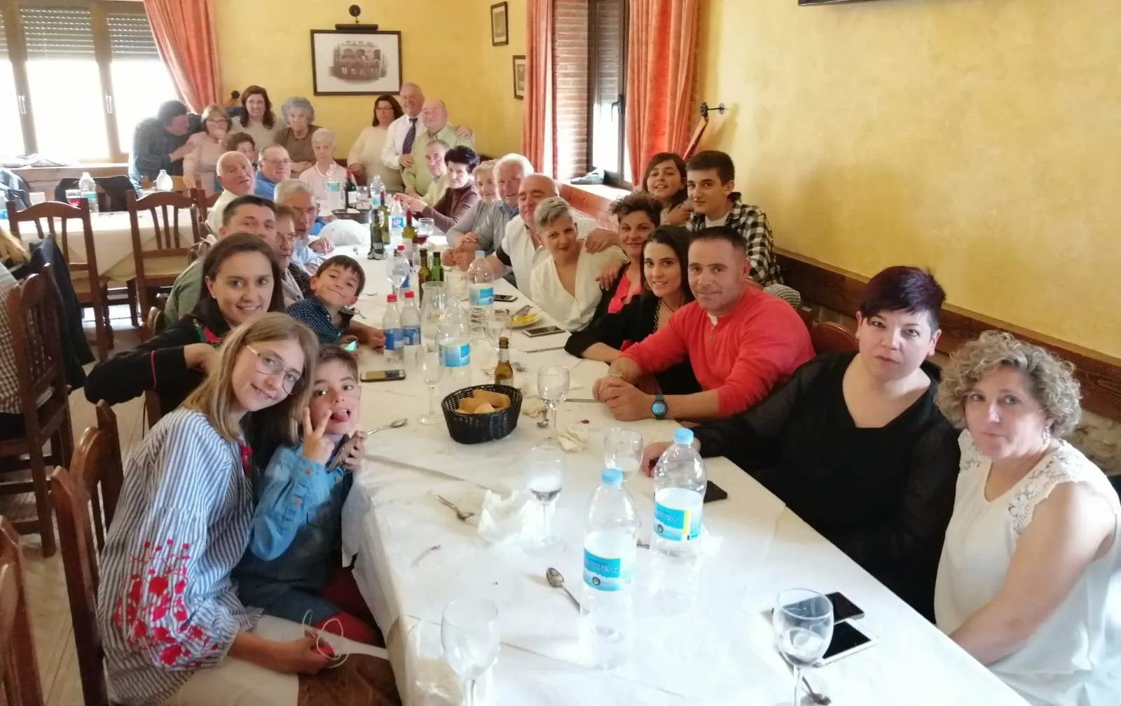 Foto 2 - Las cofrad&iacute;as del Puente celebran una comida de hermandad  