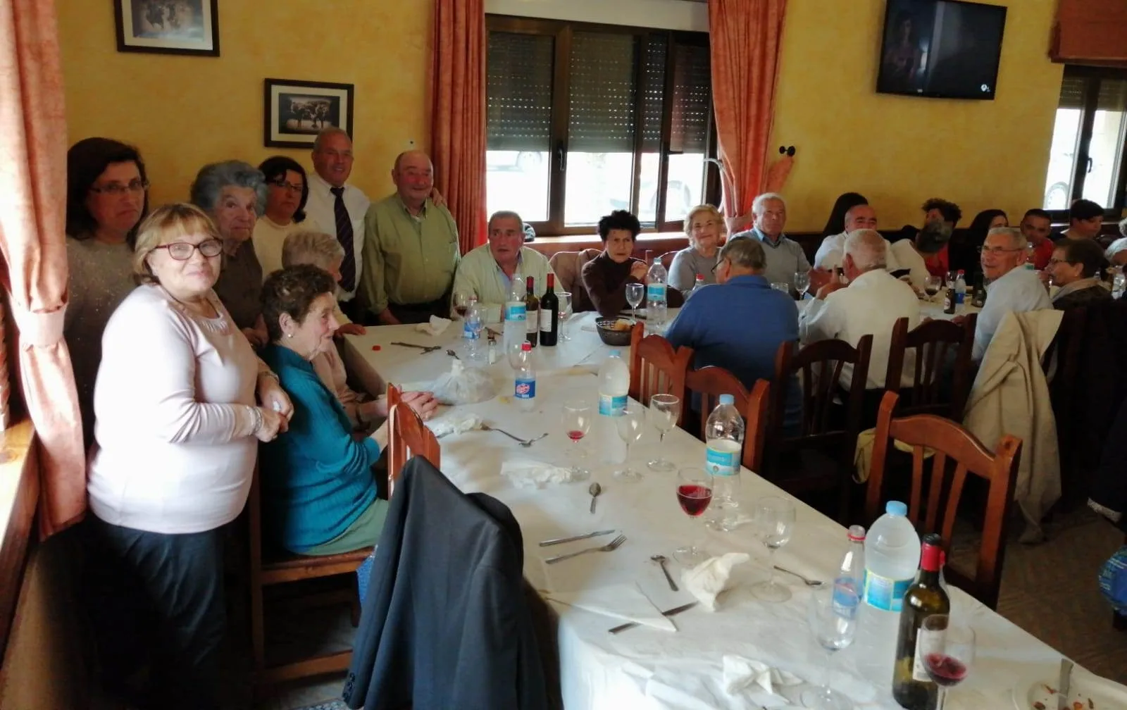 Foto 3 - Las cofrad&iacute;as del Puente celebran una comida de hermandad  
