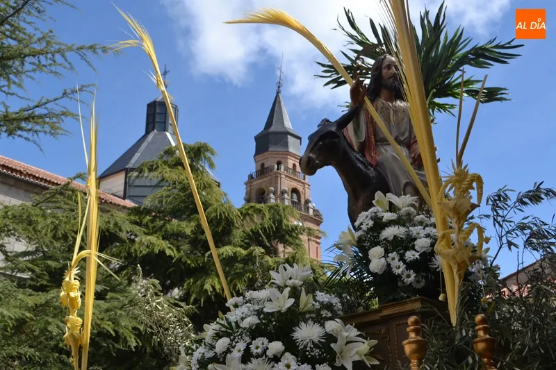 Foto 2 - Un Domingo de Ramos con gran ambiente pone en marcha los desfiles procesionales de la Semana Santa&nbsp;