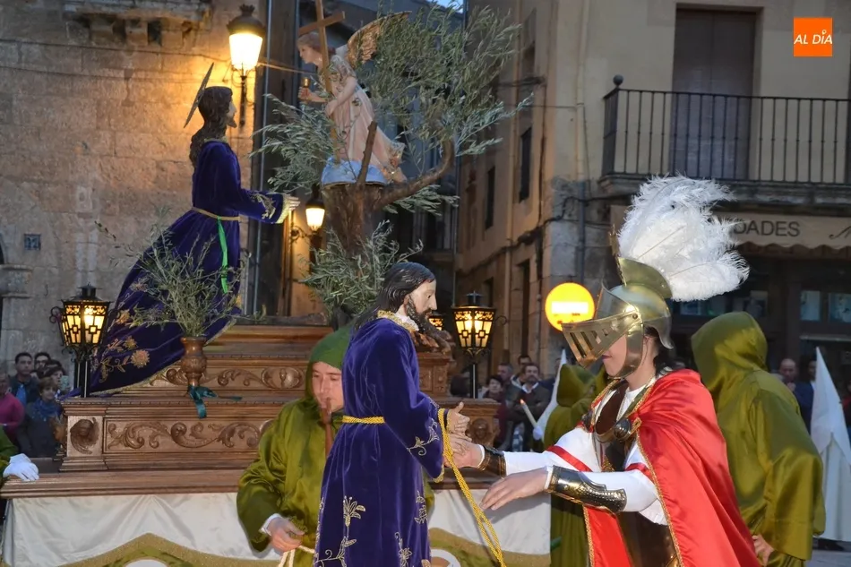 Cofrades de la Oración del Huerto de Salamanca toman parte en la procesión de Miróbriga  