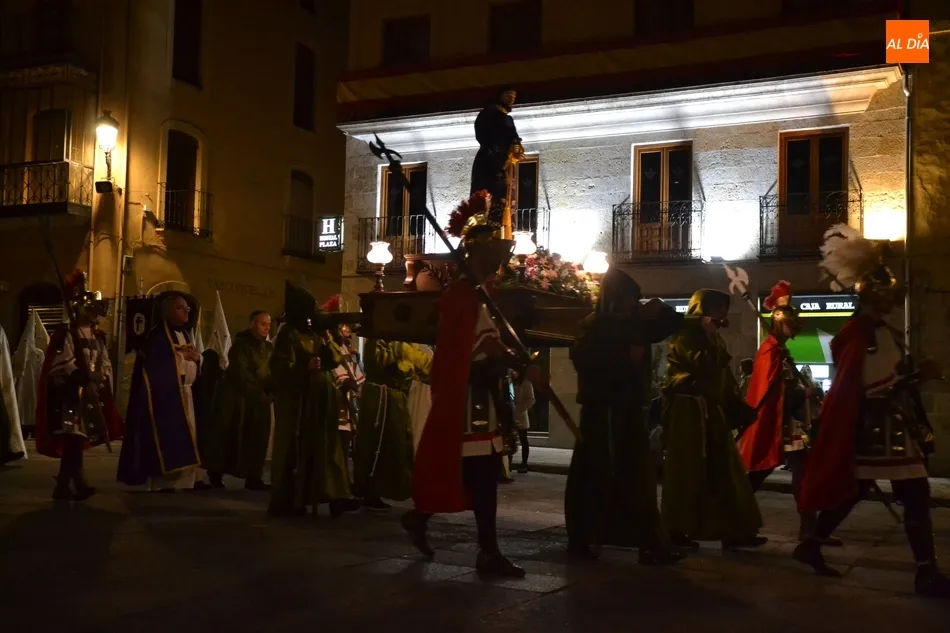 Foto 6 - Cofrades de la Oraci&oacute;n del Huerto de Salamanca toman parte en la procesi&oacute;n de Mir&oacute;briga  