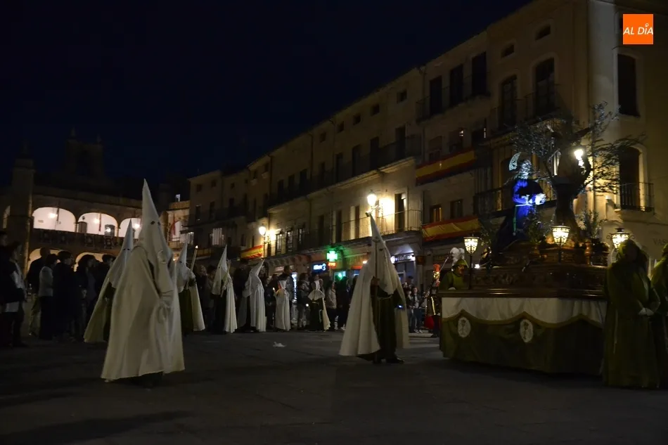 Foto 7 - Cofrades de la Oraci&oacute;n del Huerto de Salamanca toman parte en la procesi&oacute;n de Mir&oacute;briga  