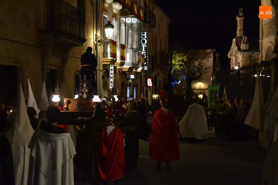 Foto 4 - Cofrades de la Oraci&oacute;n del Huerto de Salamanca toman parte en la procesi&oacute;n de Mir&oacute;briga  