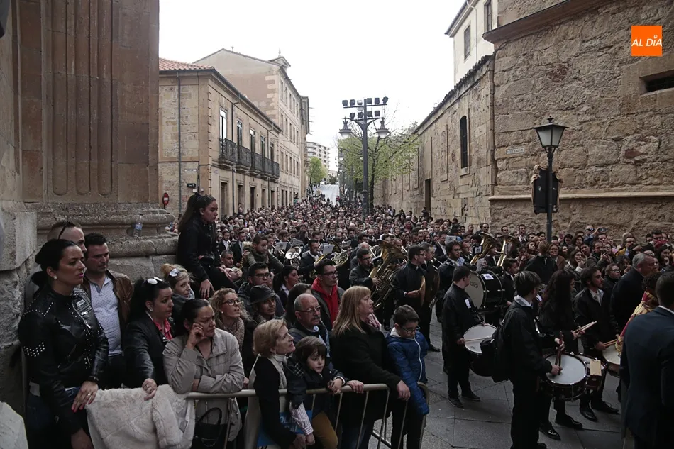 Foto 11 - Solemnidad y devoci&oacute;n en la procesi&oacute;n de Jes&uacute;s Despojado