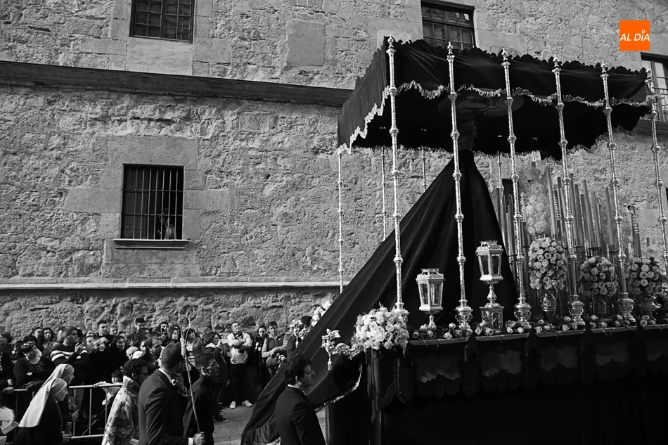 Foto 8 - Solemnidad y devoci&oacute;n en la procesi&oacute;n de Jes&uacute;s Despojado