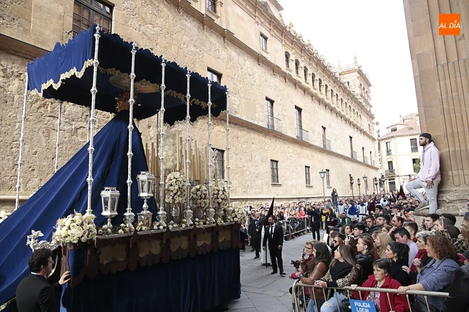 Foto 7 - Solemnidad y devoci&oacute;n en la procesi&oacute;n de Jes&uacute;s Despojado