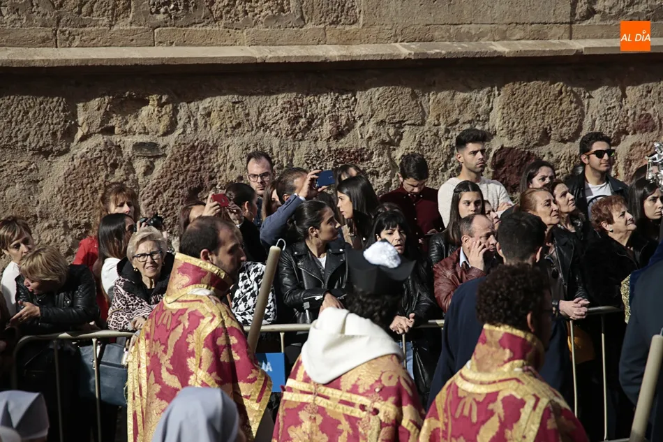 Foto 6 - Solemnidad y devoci&oacute;n en la procesi&oacute;n de Jes&uacute;s Despojado