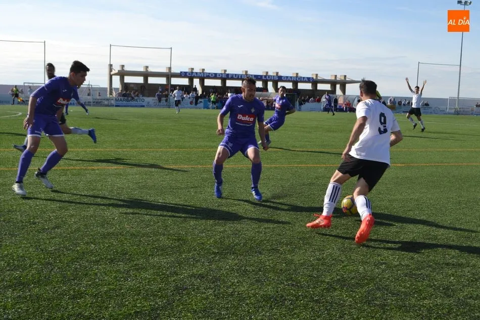 Foto 5 - El Pe&ntilde;aranda y el Salamanca UDS &lsquo;B&rsquo; empatan en un derbi con dos goles en el a&ntilde;adido (2-2)