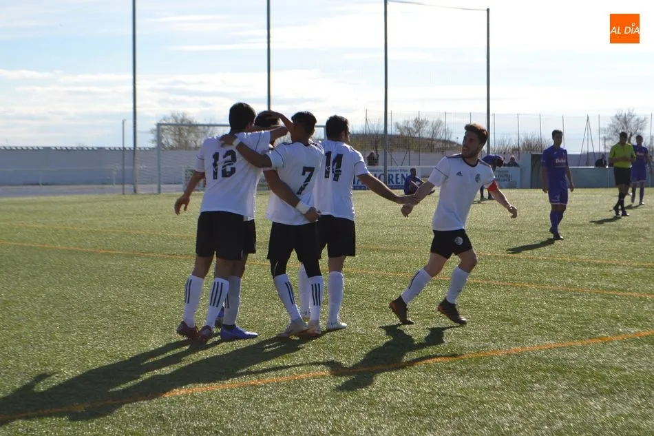 Foto 3 - El Pe&ntilde;aranda y el Salamanca UDS &lsquo;B&rsquo; empatan en un derbi con dos goles en el a&ntilde;adido (2-2)