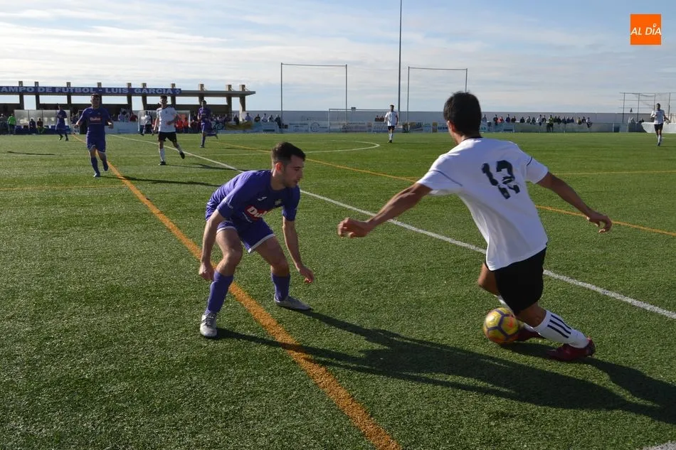 Foto 2 - El Pe&ntilde;aranda y el Salamanca UDS &lsquo;B&rsquo; empatan en un derbi con dos goles en el a&ntilde;adido (2-2)