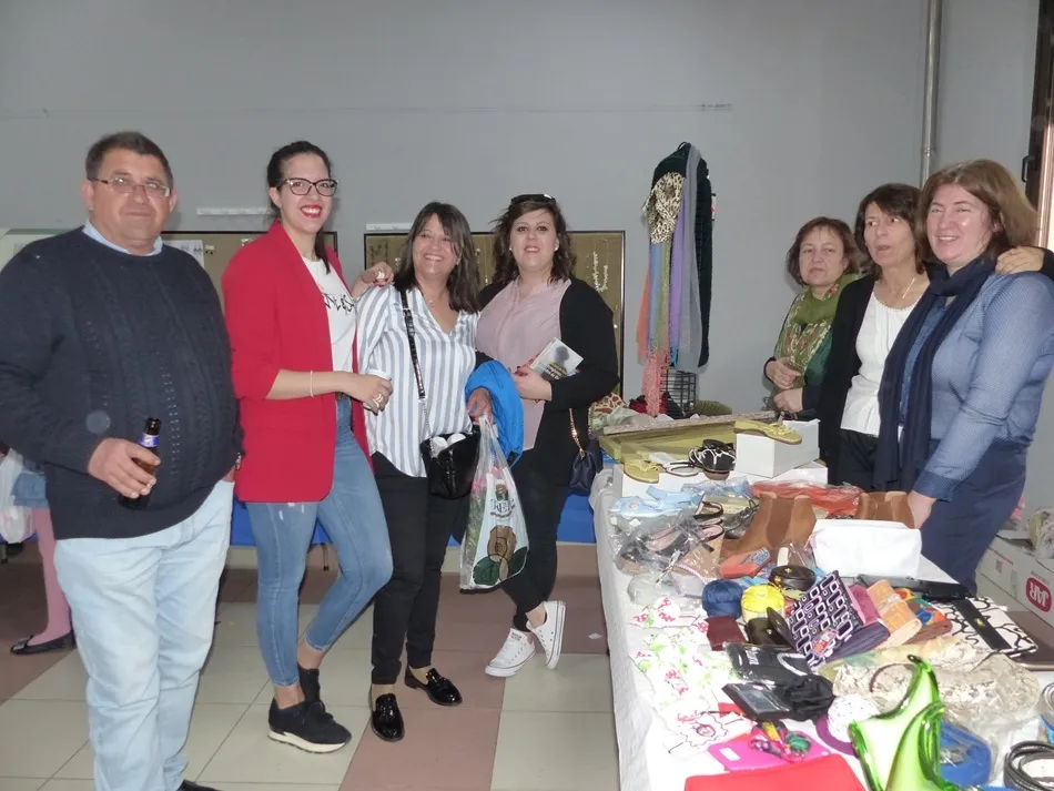 Vecinos de Babilafuente, en el mercadillo | Fotos: Pilar Corredera