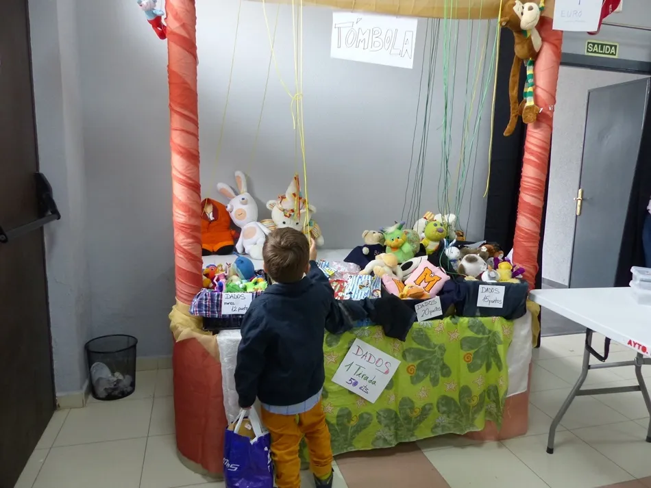 Foto 5 - Babilafuente colabora con la ONG Acci&oacute;n Verapaz en el tradicional mercadillo solidario