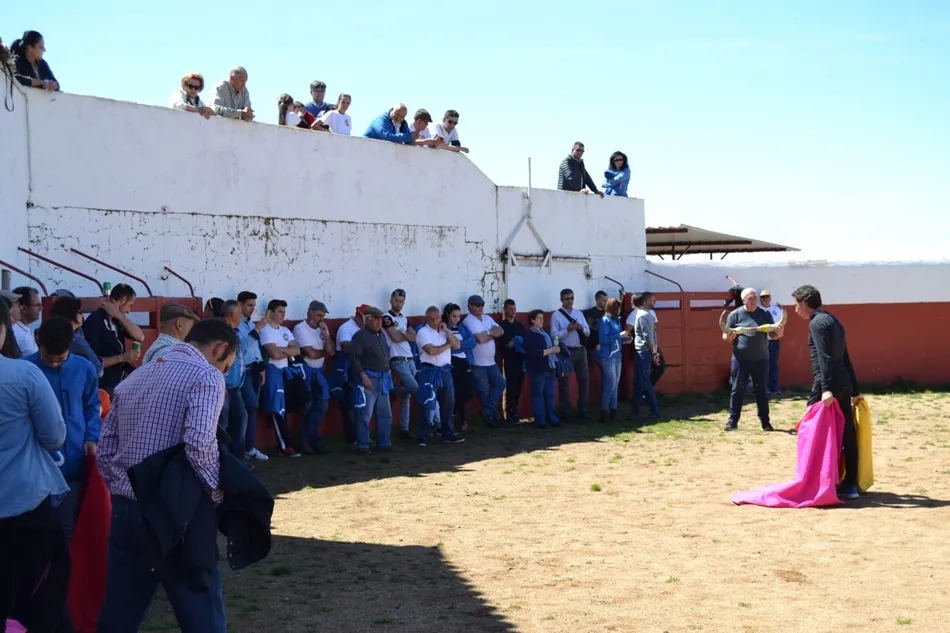 Foto 8 - Socios de Pasi&oacute;n Taurina visitan la ganader&iacute;a de Juan Luis Fraile y Mar&iacute;a Casc&oacute;n