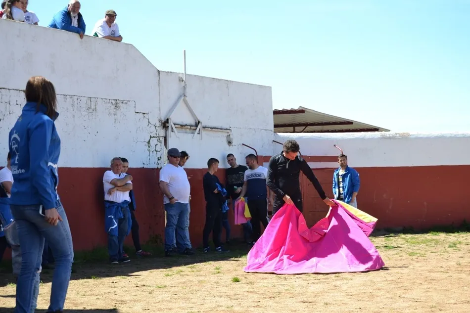 Foto 5 - Socios de Pasi&oacute;n Taurina visitan la ganader&iacute;a de Juan Luis Fraile y Mar&iacute;a Casc&oacute;n