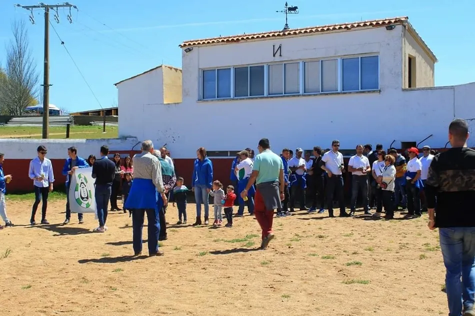 Foto 3 - Socios de Pasi&oacute;n Taurina visitan la ganader&iacute;a de Juan Luis Fraile y Mar&iacute;a Casc&oacute;n
