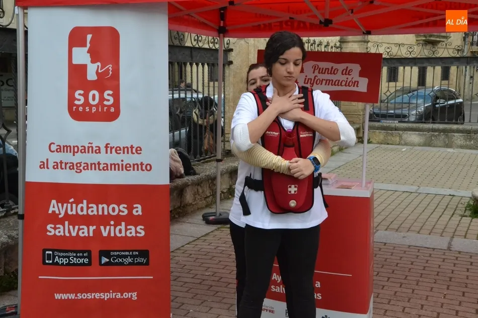 Foto 2 - Llega a Mir&oacute;briga la campa&ntilde;a &lsquo;SOS Respira&rsquo; para ense&ntilde;ar a actuar ante un atragantamiento  