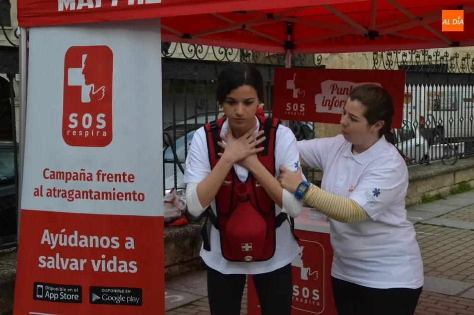 Foto 3 - Llega a Mir&oacute;briga la campa&ntilde;a &lsquo;SOS Respira&rsquo; para ense&ntilde;ar a actuar ante un atragantamiento  