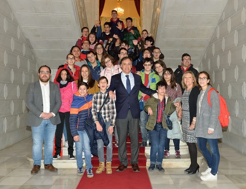 Foto 5 - El alcalde elogia a AVIVA por su labor dedicada a las personas con discapacidad