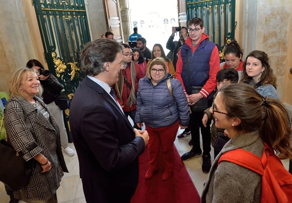 Foto 2 - El alcalde elogia a AVIVA por su labor dedicada a las personas con discapacidad