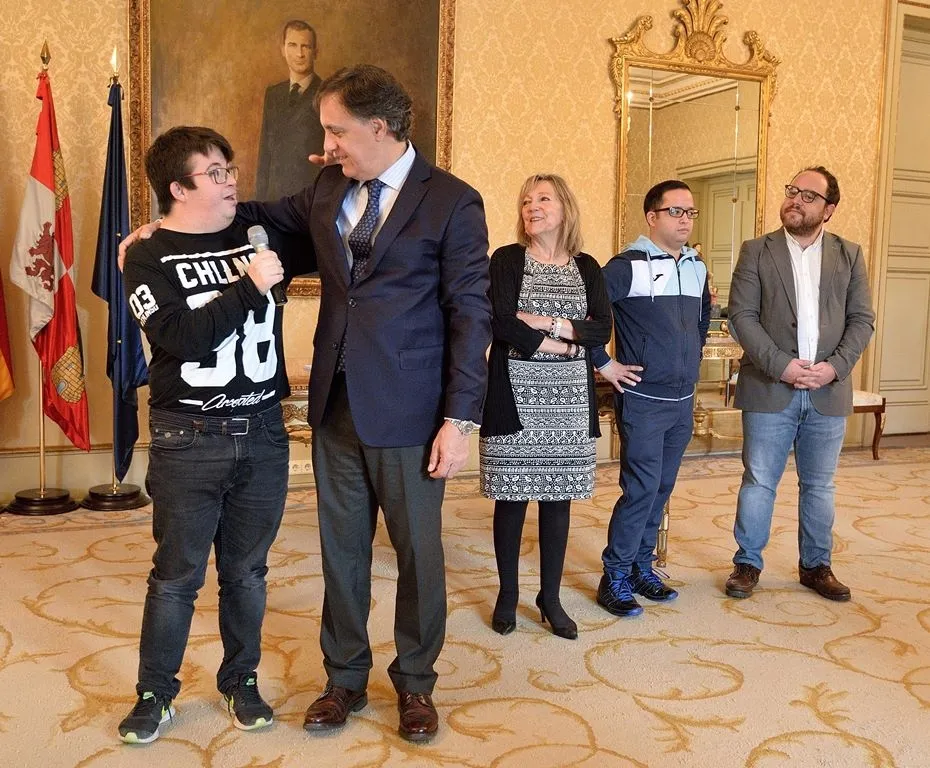 Foto 10 - El alcalde elogia a AVIVA por su labor dedicada a las personas con discapacidad