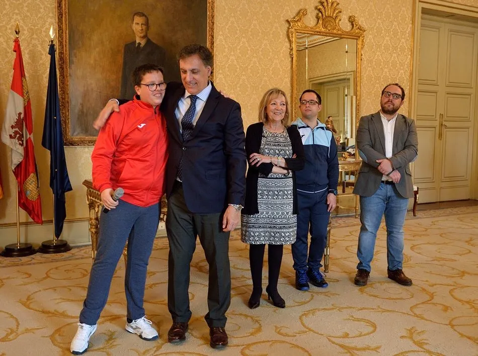 Foto 9 - El alcalde elogia a AVIVA por su labor dedicada a las personas con discapacidad