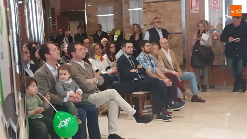 Foto 9 - V&iacute;ctor Gonz&aacute;lez se presenta en Salamanca con una f&eacute;rrea defensa de la familia y los valores...