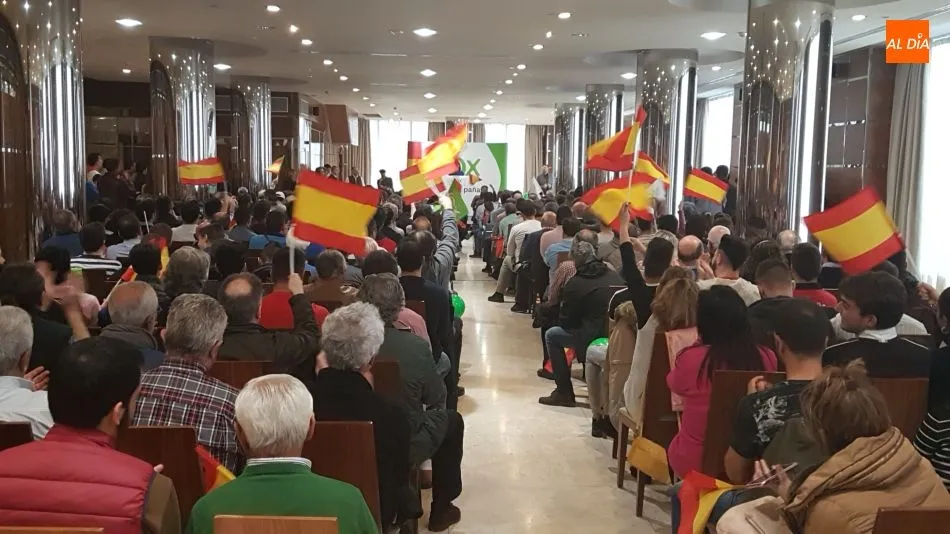 Foto 8 - V&iacute;ctor Gonz&aacute;lez se presenta en Salamanca con una f&eacute;rrea defensa de la familia y los valores...