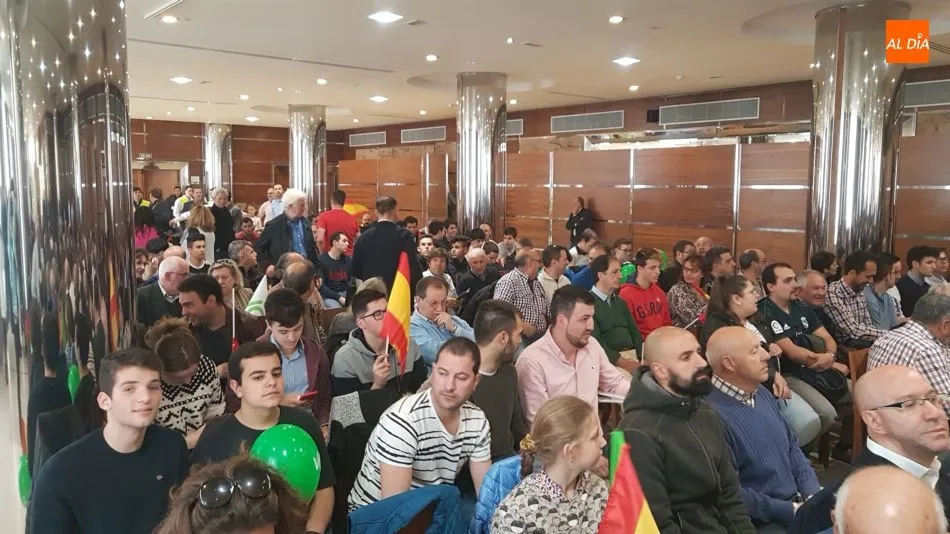 Foto 2 - V&iacute;ctor Gonz&aacute;lez se presenta en Salamanca con una f&eacute;rrea defensa de la familia y los valores...