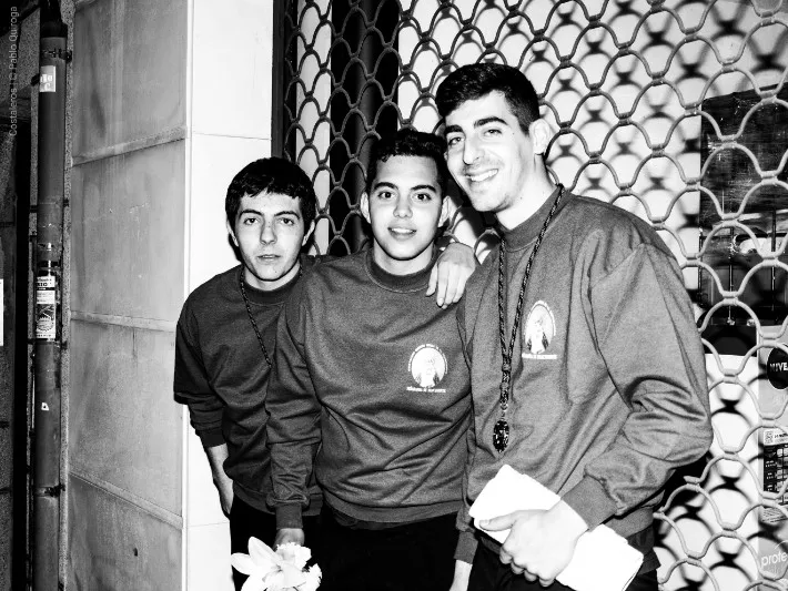 Foto 2 - Costaleros, hermanos de carga: portadores de plegarias y fe