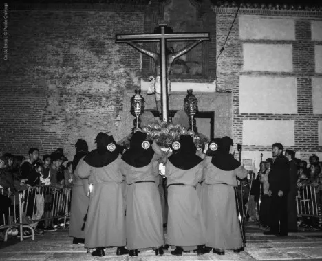 Entrada del Santo Cristo del Humilladero en la Ermita de San Luis el Martes Santo. Foto: Pablo Quiroga