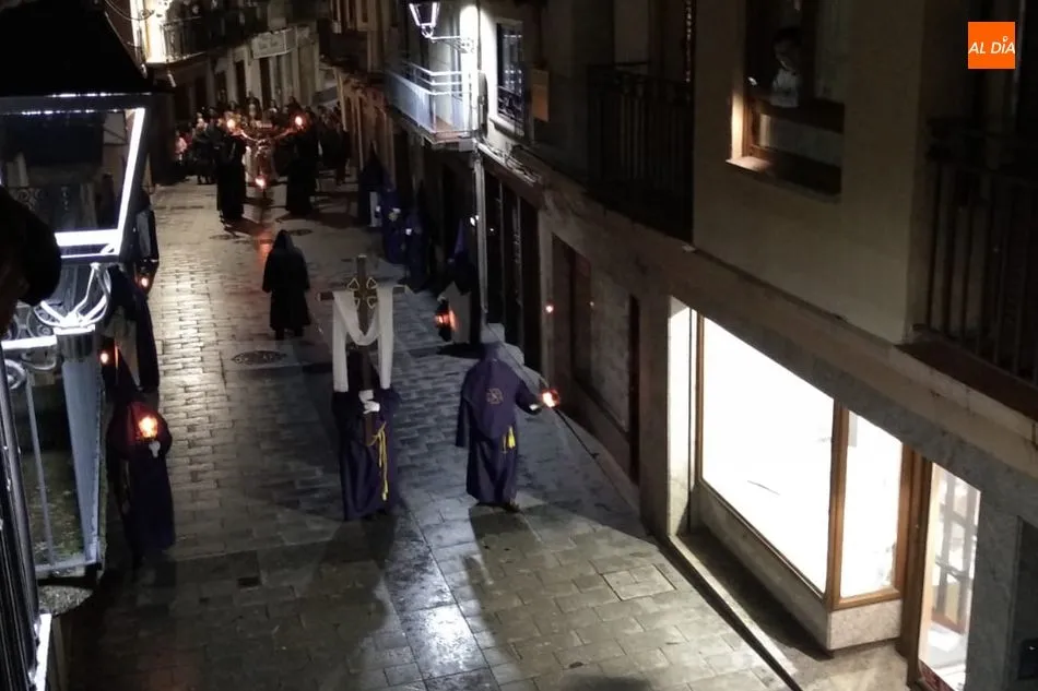 Foto 3 - V&iacute;a Crucis de la Cofrad&iacute;a de la Santa Vera Cruz en el Lunes Santo  