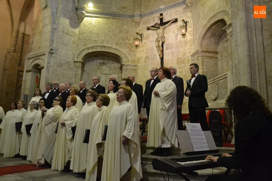 Foto 8 - La Coral D&aacute;maso Ledesma hace un repaso a la Semana Santa a trav&eacute;s de la m&uacute;sica  