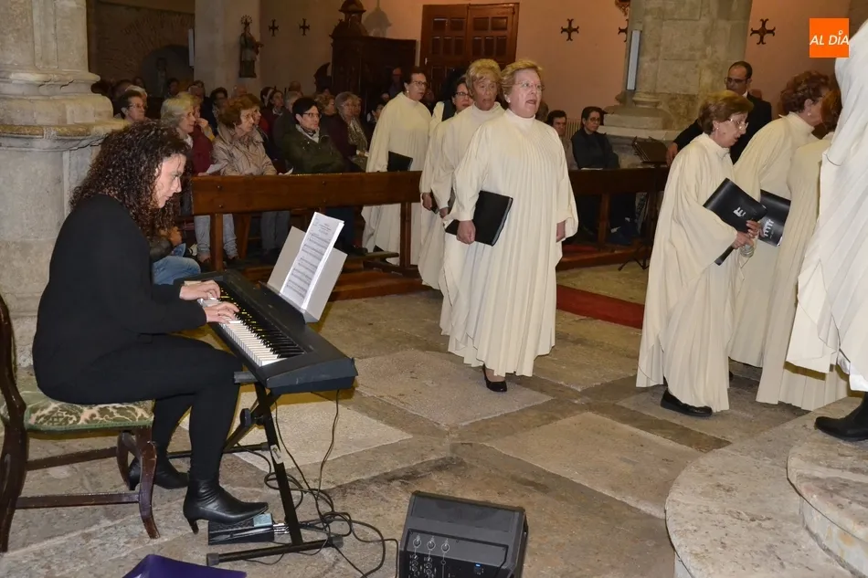 Foto 10 - La Coral D&aacute;maso Ledesma hace un repaso a la Semana Santa a trav&eacute;s de la m&uacute;sica  