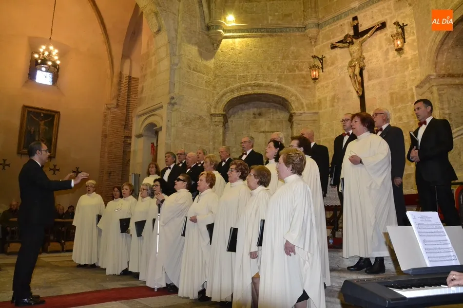 Foto 9 - La Coral D&aacute;maso Ledesma hace un repaso a la Semana Santa a trav&eacute;s de la m&uacute;sica  