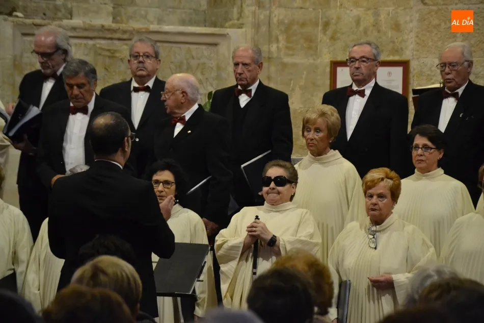 Foto 3 - La Coral D&aacute;maso Ledesma hace un repaso a la Semana Santa a trav&eacute;s de la m&uacute;sica  