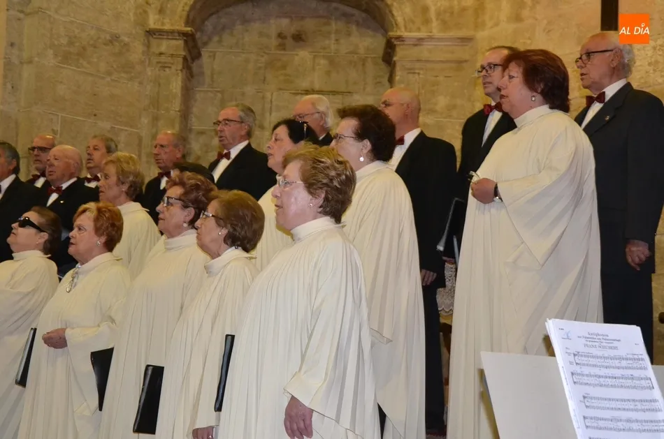 Foto 5 - La Coral D&aacute;maso Ledesma hace un repaso a la Semana Santa a trav&eacute;s de la m&uacute;sica  