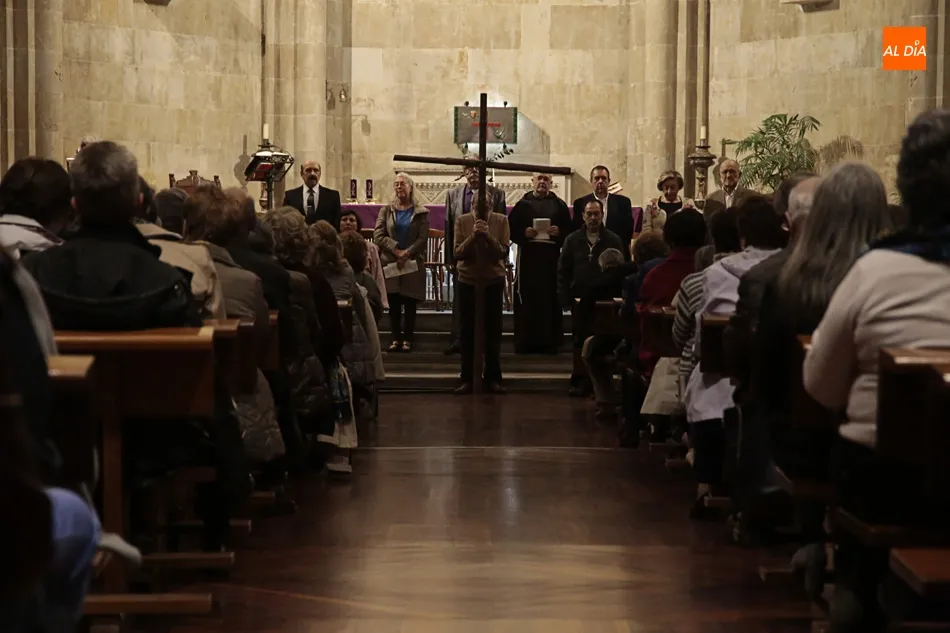 Foto 3 - Recordando las Siete Palabras con la Hermandad del Cristo del Amor y de la Paz