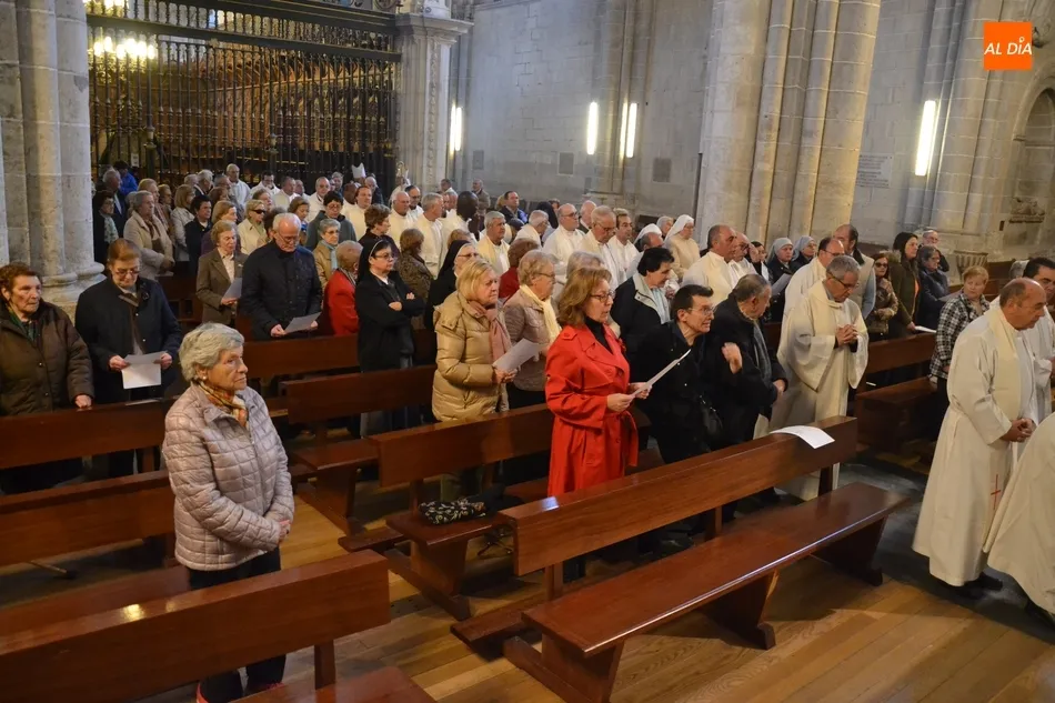 Jesús García Burillo consagra el Santo Crisma que se empleará durante todo el año  