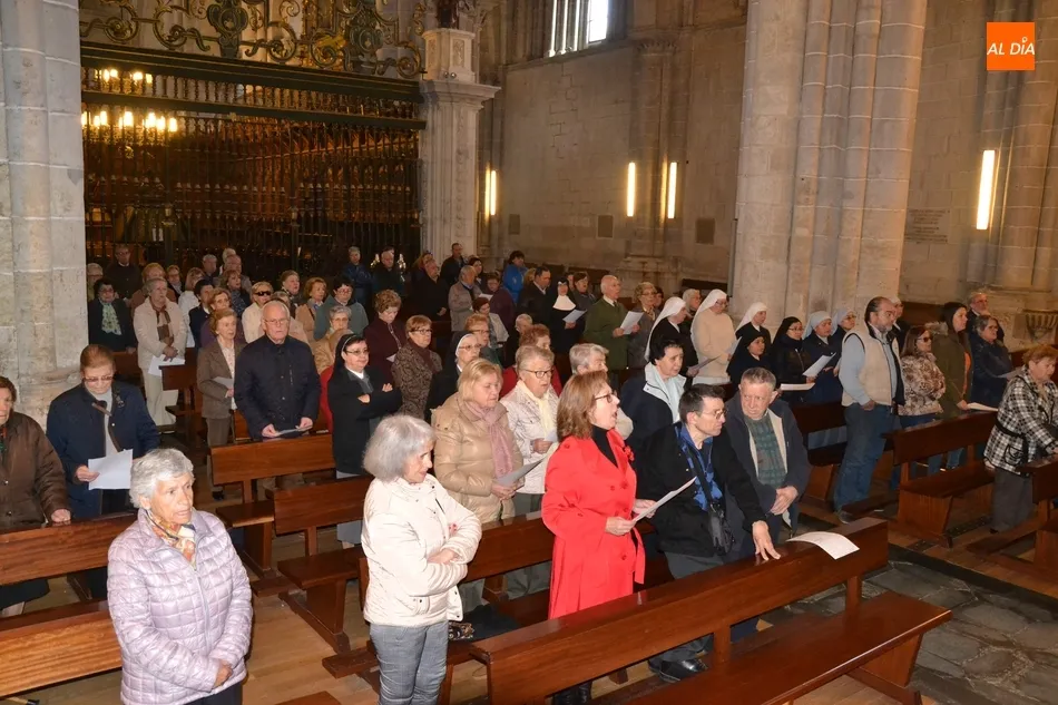 Foto 8 - Jes&uacute;s Garc&iacute;a Burillo consagra el Santo Crisma que se emplear&aacute; durante todo el a&ntilde;o  