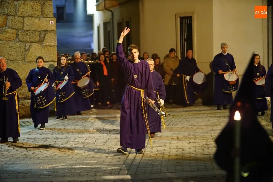 Foto 5 - La lluvia respeta la Procesi&oacute;n de las Siete Palabras en Ledrada