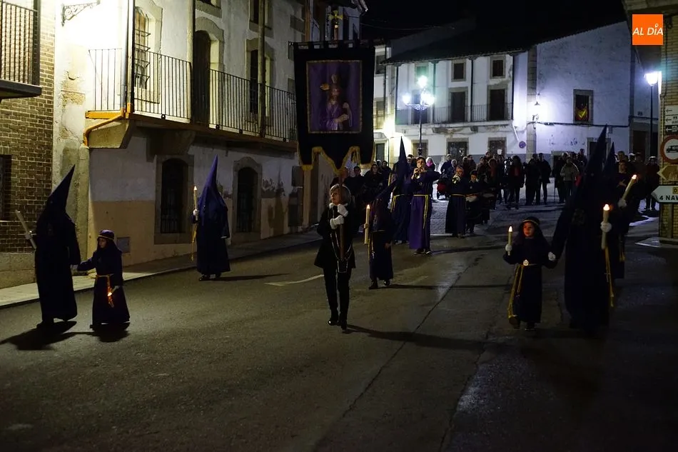 Foto 4 - La lluvia respeta la Procesi&oacute;n de las Siete Palabras en Ledrada