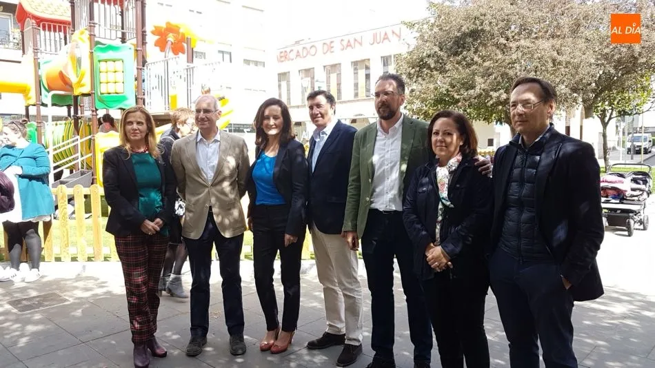 Edurne Uriarte, junto a Esther del Brío, Javier Iglesias, Bermúdez de Castro, Bienvenido de Arriba, María Jesús Moro y Gonzalo Robles