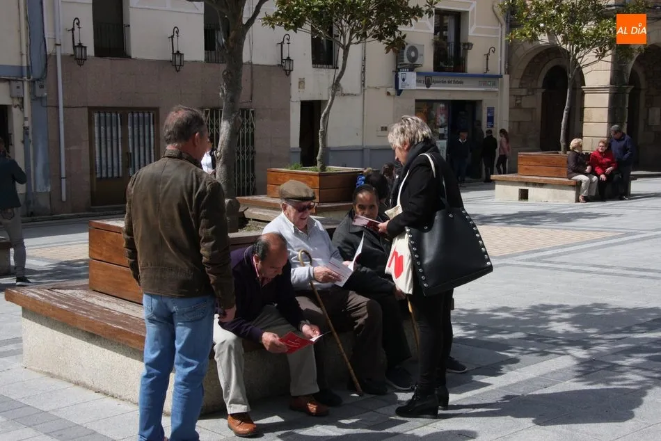 Foto 11 - Candidatos del PSOE al Congreso y al Senado, de campa&ntilde;a en Vitigudino  