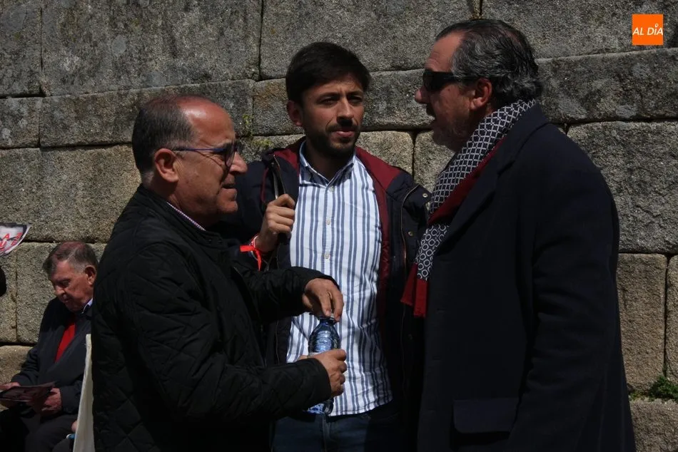 Foto 6 - Candidatos del PSOE al Congreso y al Senado, de campa&ntilde;a en Vitigudino  